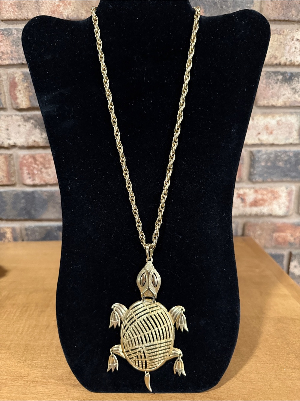 Vintage Alan Large Gold Tone Articulated Open Work Turtle Pendant Necklace